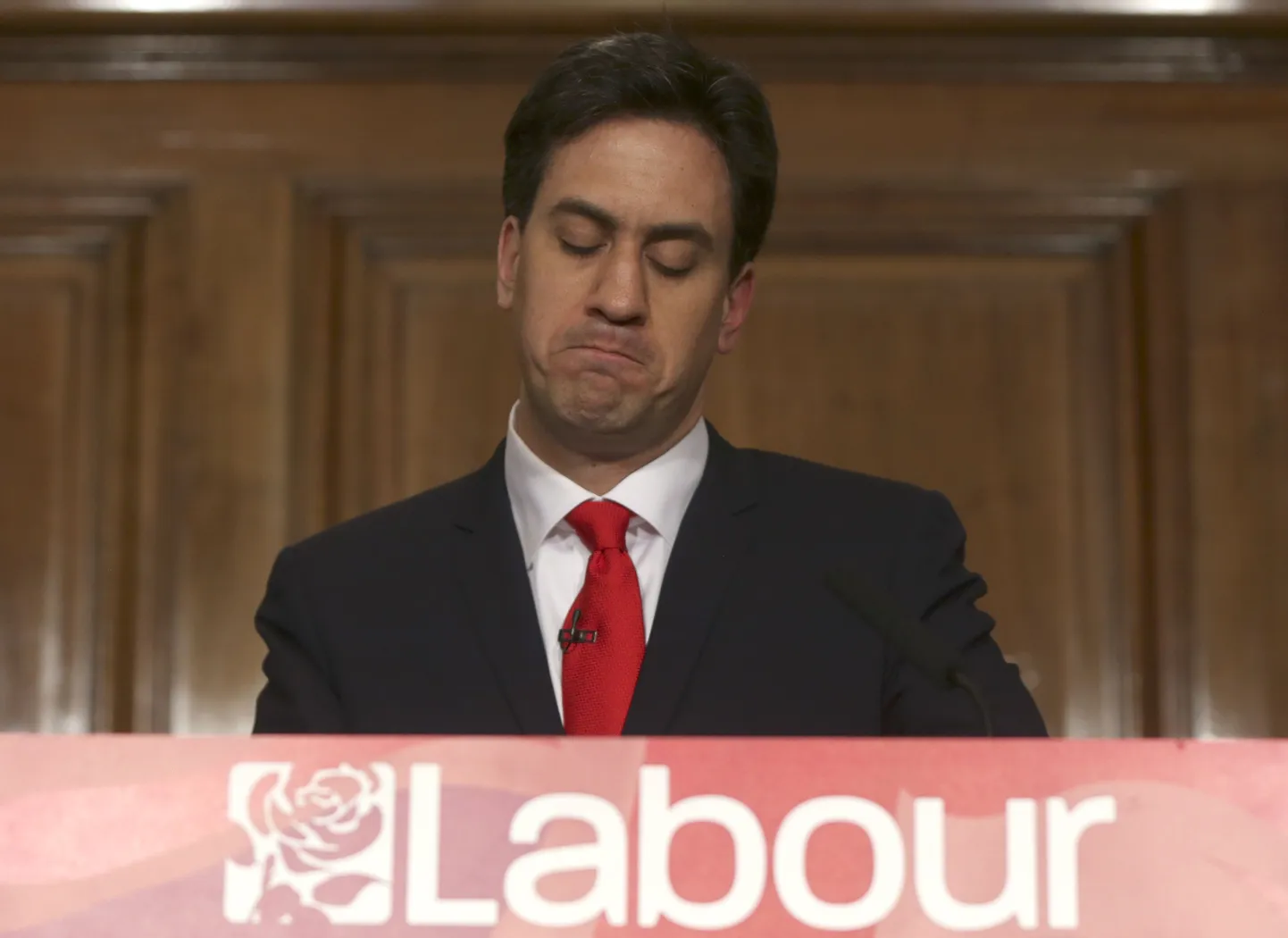 Britain's opposition Labour Party leader Ed Miliband announces his resignation as leader at a news conference in London, Britain May 8, 2015. Prime Minister David Cameron won a shock election victory in Britain, overturning predictions that the vote would be the closest in decades to sweep into office for another five years, with his Labour opponents in tatters.    REUTERS/Neil Hall  TPX IMAGES OF THE DAY