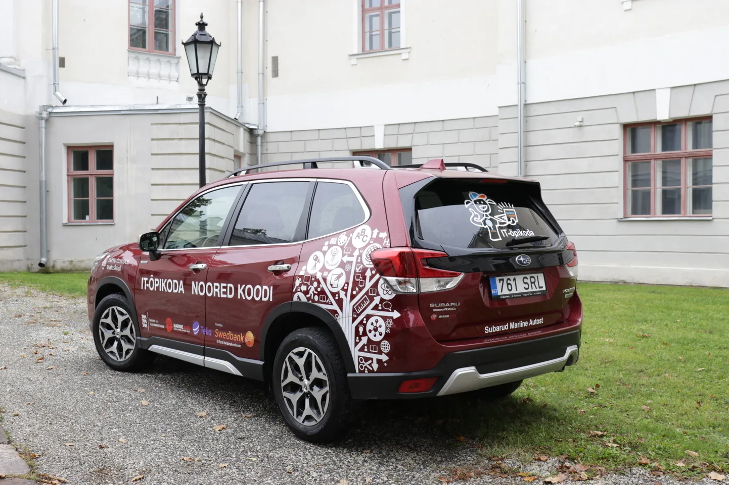 IT-õpikoja Noored Koodi auto, millega üliõpilased koole külastama asuvad.