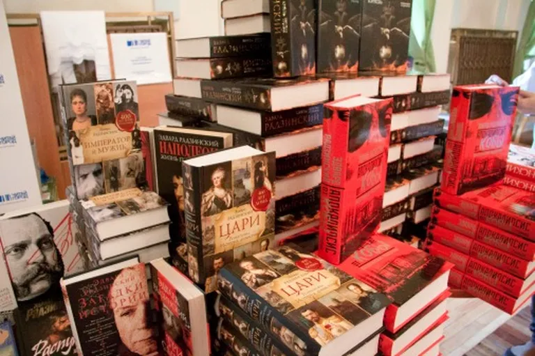Книги Э.Радзинского изданы во многих странах мира