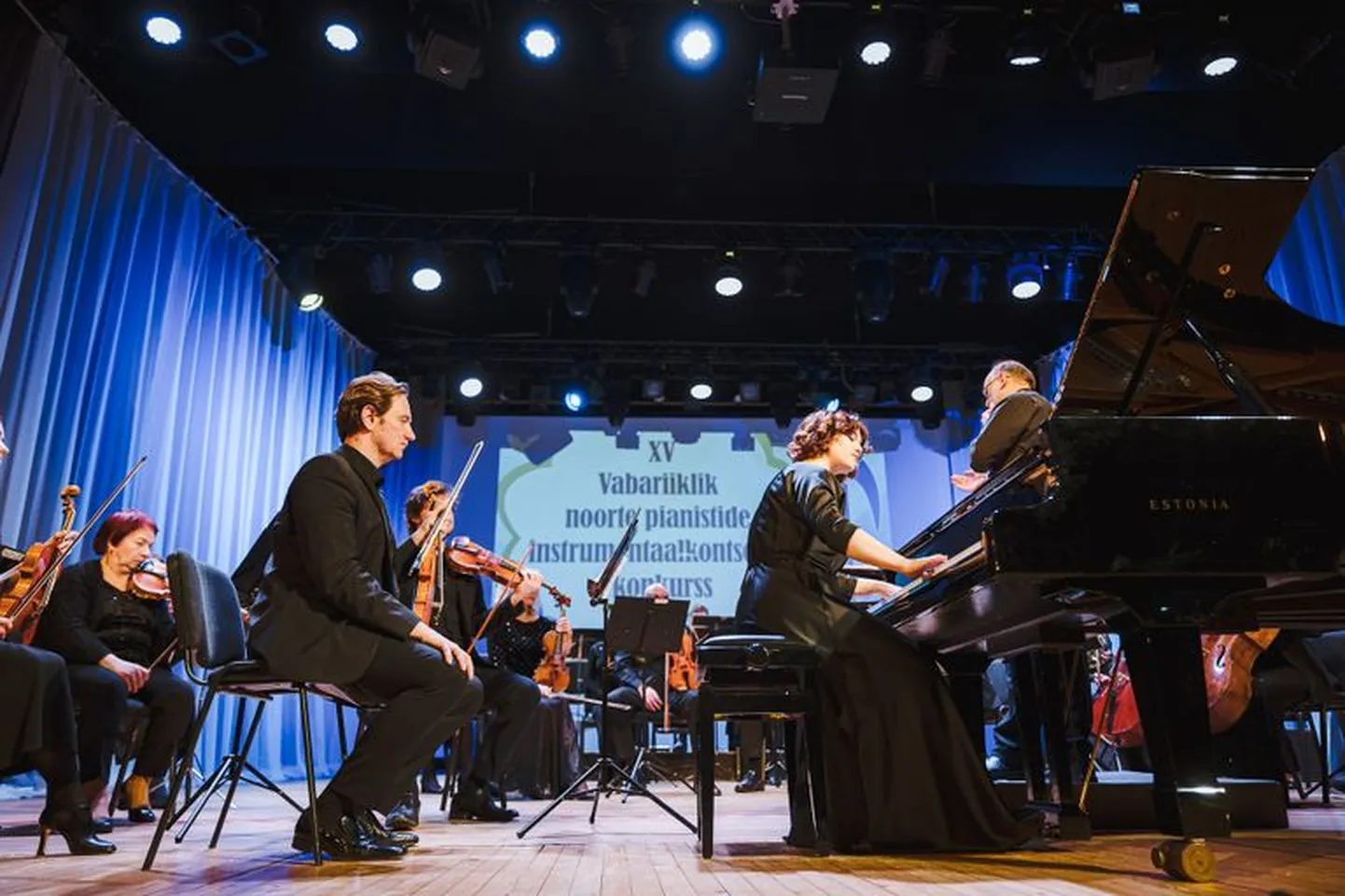 XV vabariikliku noorte pianistide instrumentaalkontserdi konkursi esimese preemia pälvis 14aastane Narva muusikakooli kasvandik Ustinia Orlova.