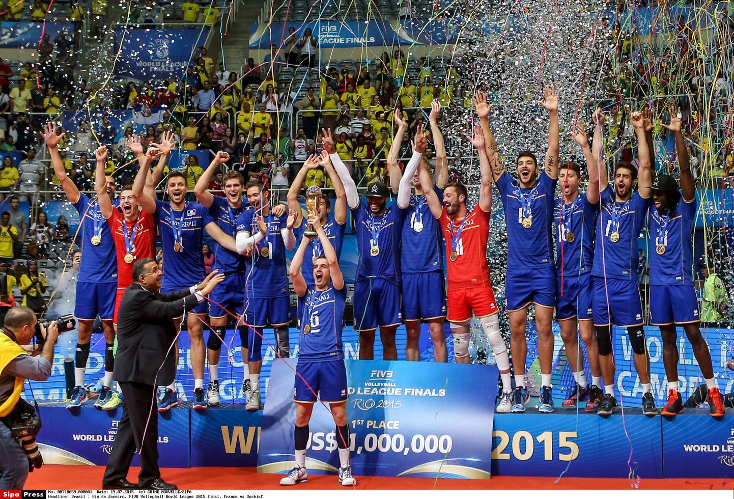 France's players celebrate after winning the champion of the FIVB Volleyball World League 2015 final at the Maracanazinho Gymnasium in Rio de Janeiro, Brazil, July 19, 2015. 
France won the Champion 3-0. (Xinhua/Xu Zijian)/CHINENOUVELLE_1907.B.001/Credit:CHINE NOUVELLE/SIPA/1507201019