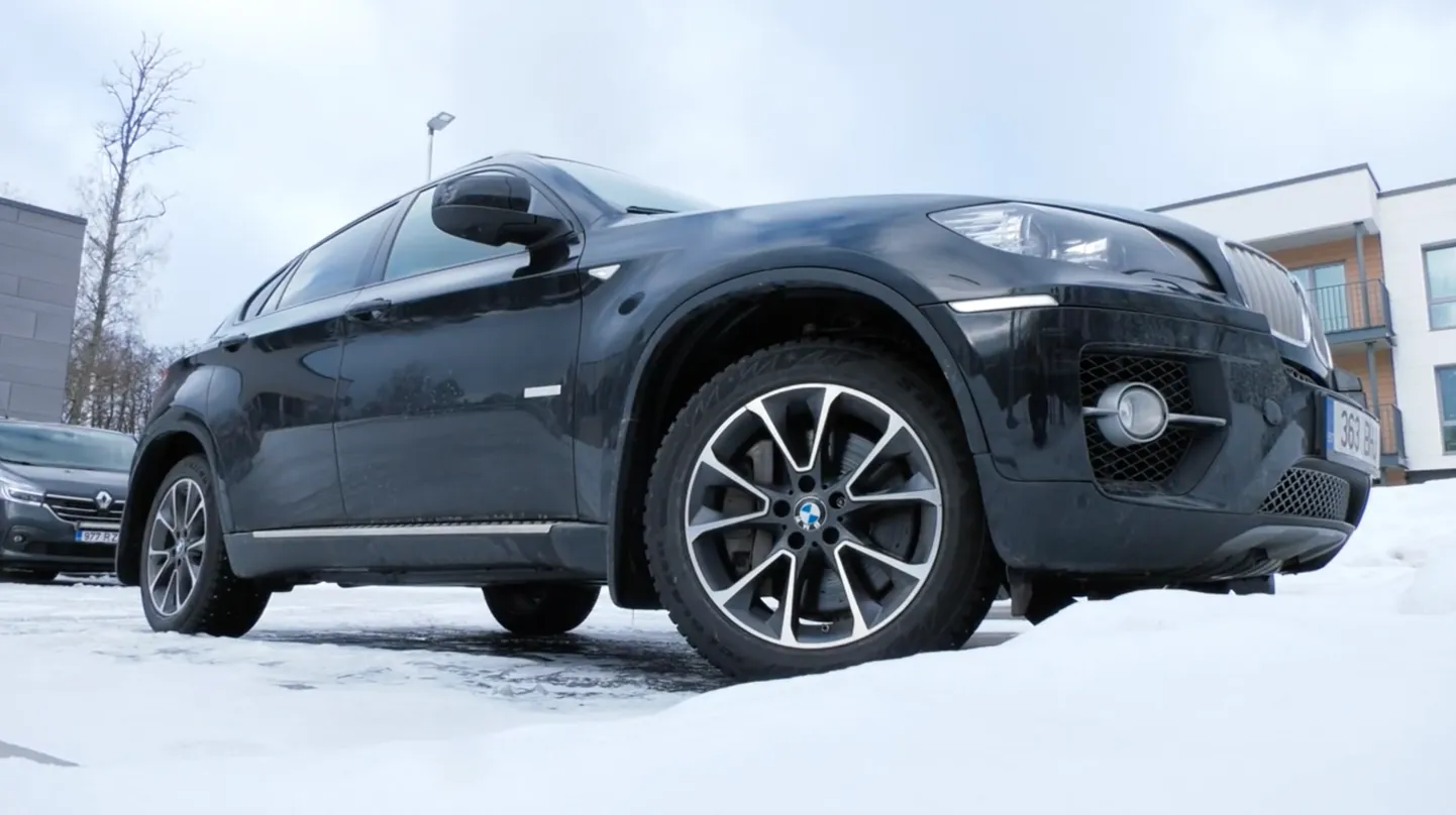BMW X6.