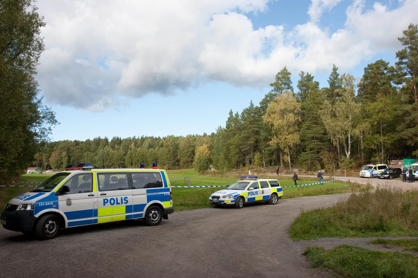 Rootsi politsei on piiranud ümber ala, kust leiti Västberga raharöövis kasutatud helikopter.