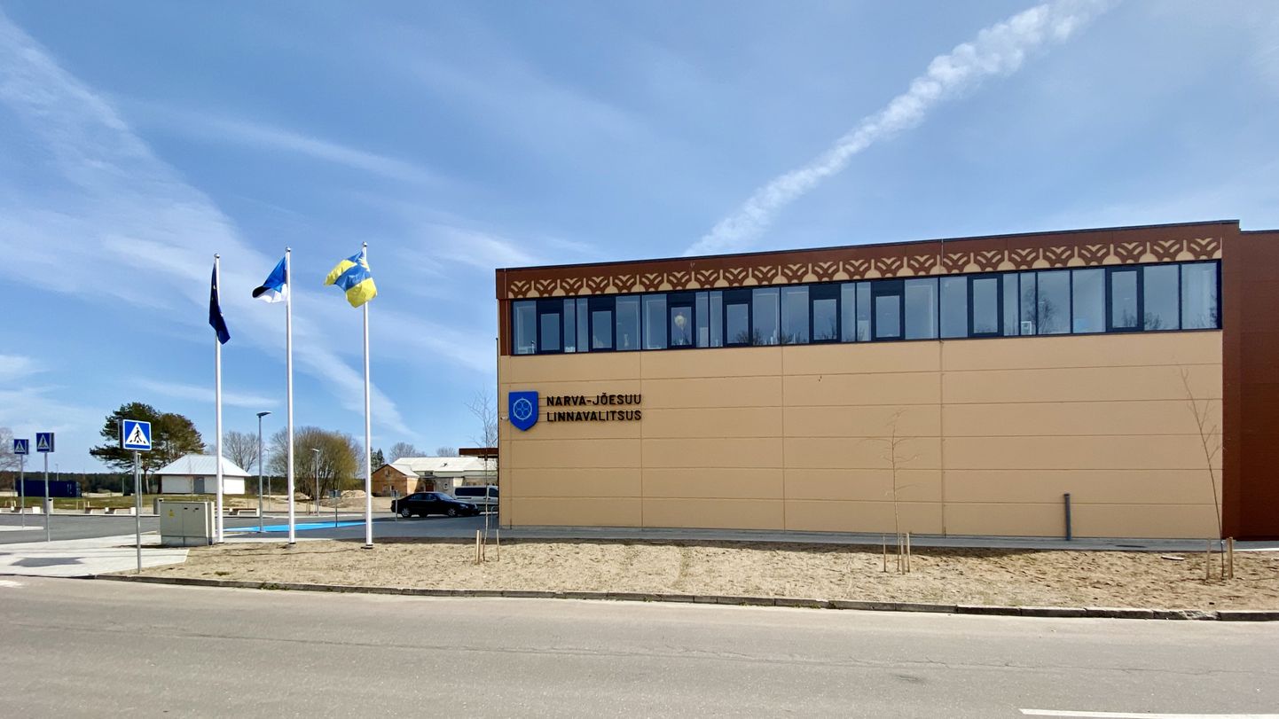 Narva-Jõesuu linnavalitsus ja volikogu kolisid oma uude majja sisse 2020. aasta alguses − vahetult enne Eestis puhkenud koroonakriisi.
ILJA SMIRNOV
