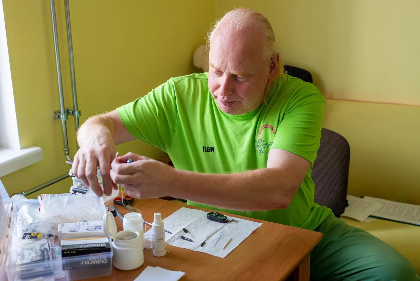 Kuulmisaparaate parandas Rein Järve.