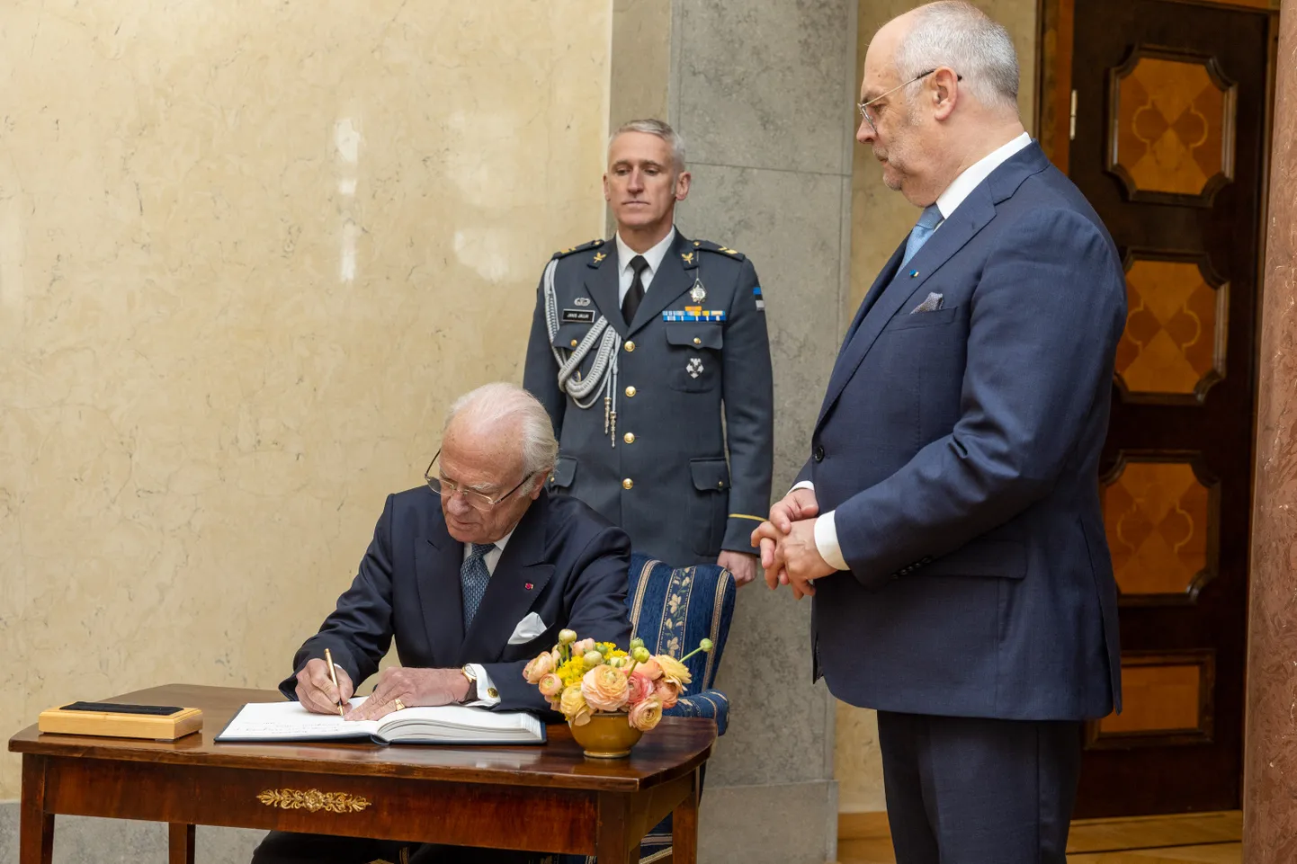 Президент Алар Карис принял шведскую королевскую чету в Кадриорге.