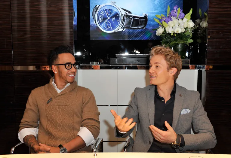 Lewis Hamilton ja Nico Rosberg Genfis.