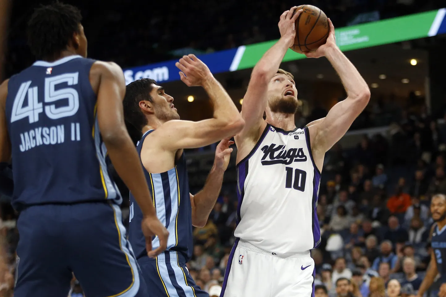 Domants Sabonis (no labās)