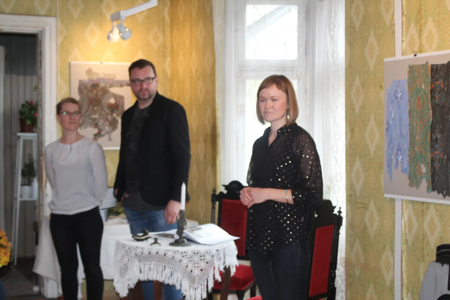 Tapeediraamatu «Väikese linna suured mustrid» esitlus Paide Ärklitoas.