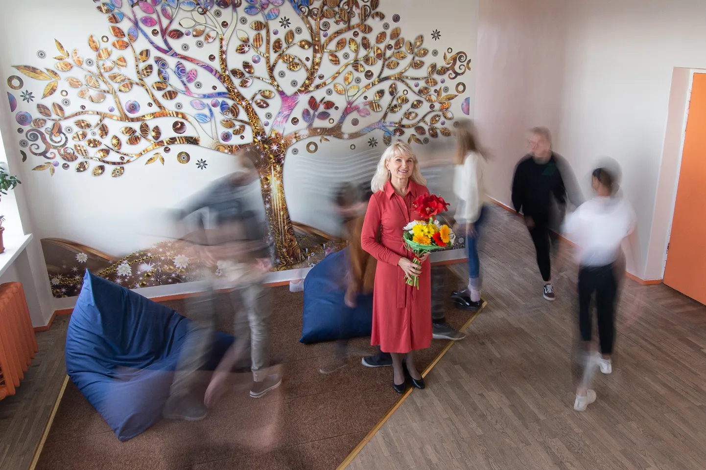Anne Endjärv valiti teist aastat järjest Ida-Virumaa aasta õppeasutuse juhiks. Teist õppeaastat juhib ta kooli, mis kaotas koos gümnaasiumiastme lahkumisega ka osa eestikeelsest keskkonnast. "Ilma riigi toeta ei ole me enam võimelised heal tasemel eestikeelset õpet tagama," tunnistas ta.