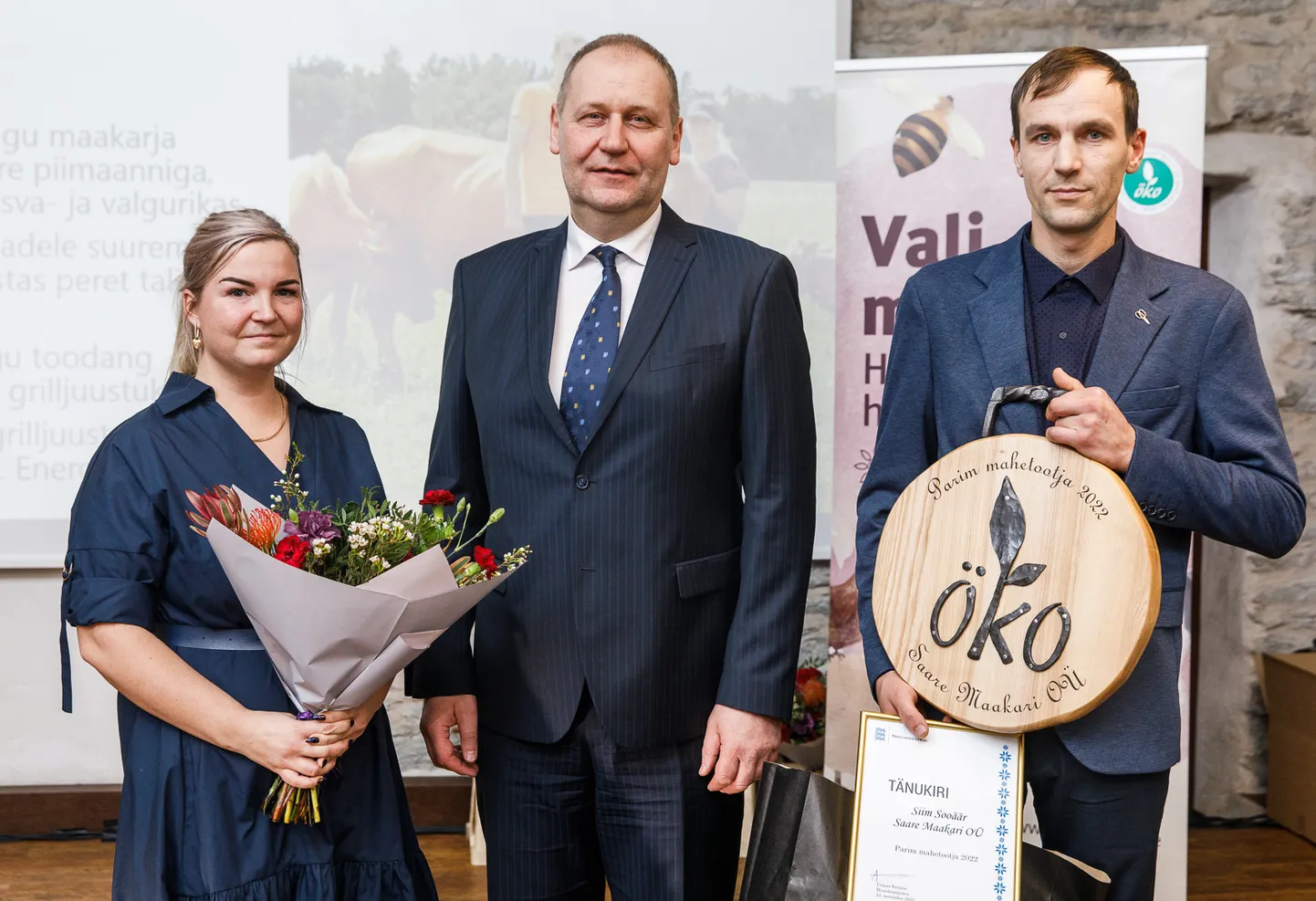 Perekond Sooäär ühes minister Urmas Kruusega.