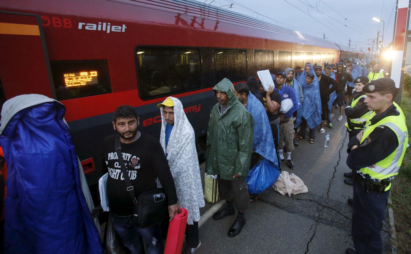 Migrandid Nickelsdorfi raudteejaamas.