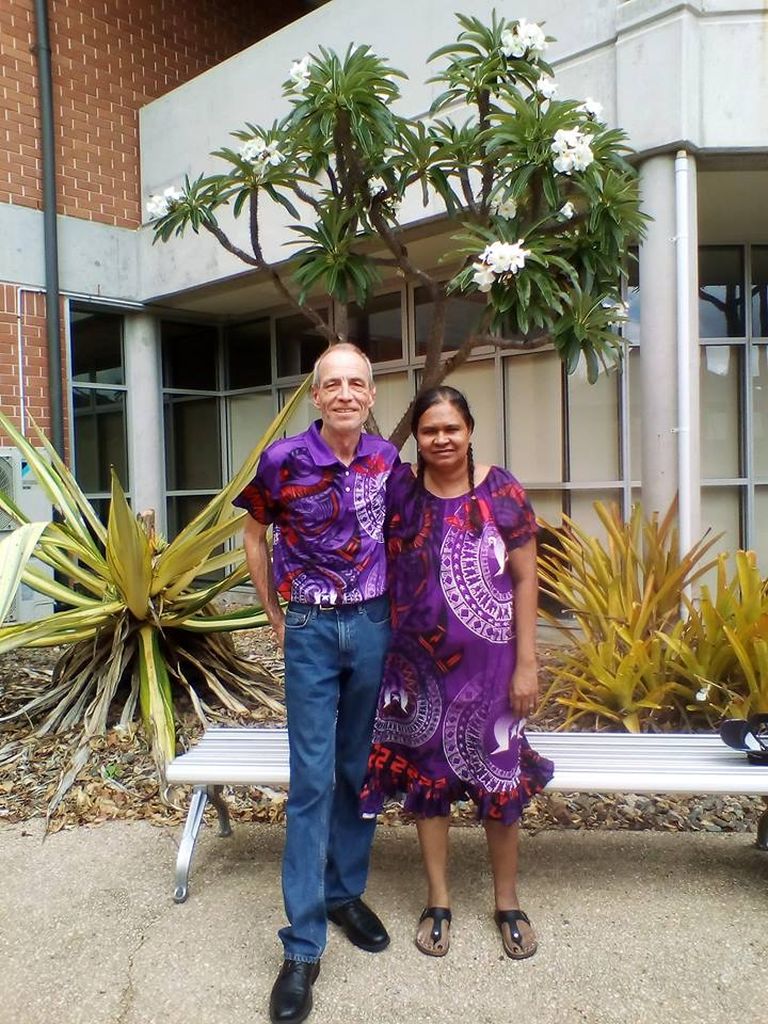 Simon Charles Dorante-Day ja ta abikaasa, aborigeeni juurtega Elvianna Dorante-Day
