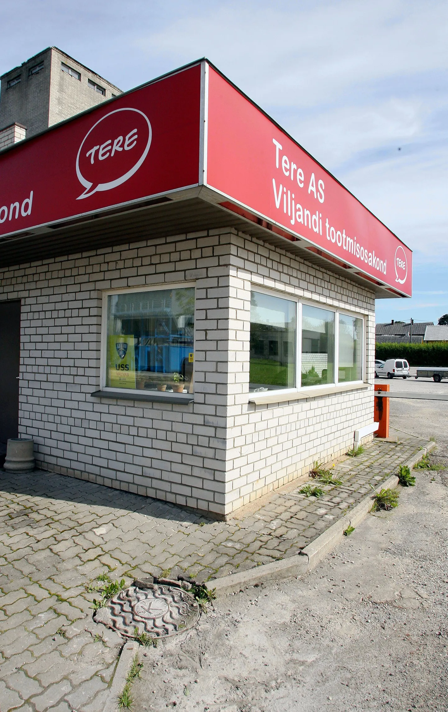 Et kombinaadil on oma puurkaevud, ostab aktsiaselts Tere Viljandi ühisveevärgist vett minimaalselt. Küll aga vajab ta vee-ettevõtte teenuseid suure reoveekoguse ärajuhtimiseks.