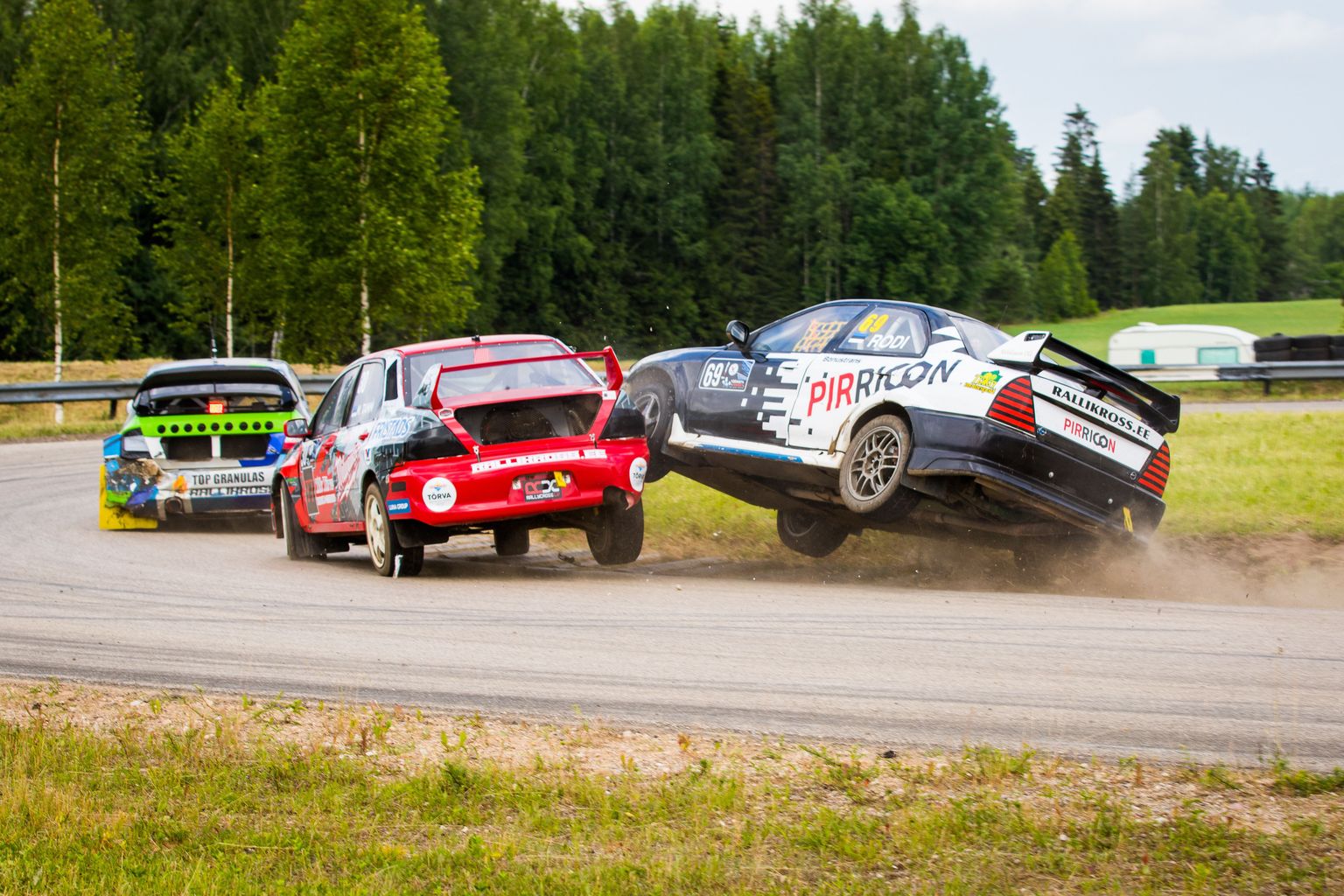 Hetk Eesti meistrivõistluste teiselt etapilt Missos. Maiko Tamme võistlusmasin on keskmine auto.