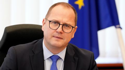 Na Latviji približno 80 vodilnih občinskih uradnikov prejelo dovoljenje za delo z državno skrivnostjo, nekatere še ocenjujejo