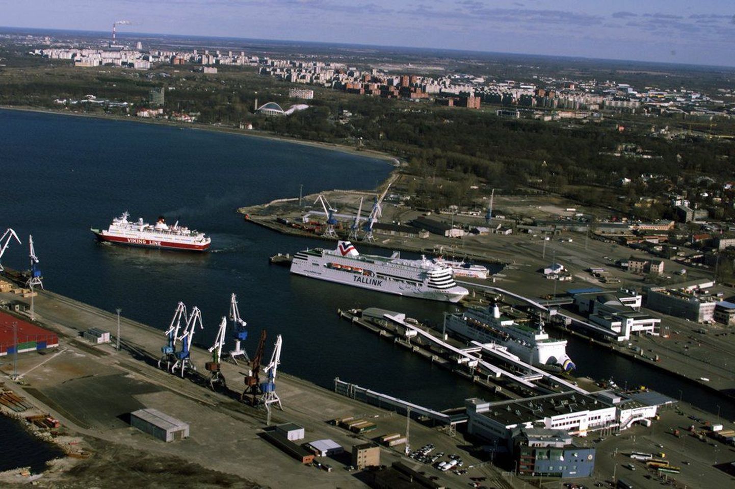 Viking Line'i ja Tallink Silja laevad Tallinna Reisisadamas..