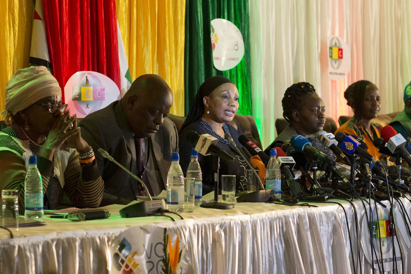 Zimbabwe valimiskomisjon teeb teatavaks presidendivalimiste tulemused, mis andis võidu ametisolevale riigipeale Emmerson Mnangagwale.