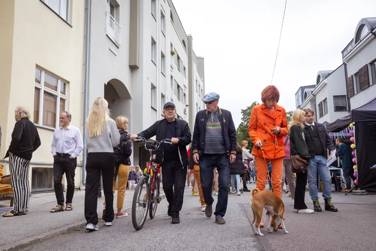 Juhan Viidingu mälestuspingi avamine ja Kadrioru Kirjandustänava festival.