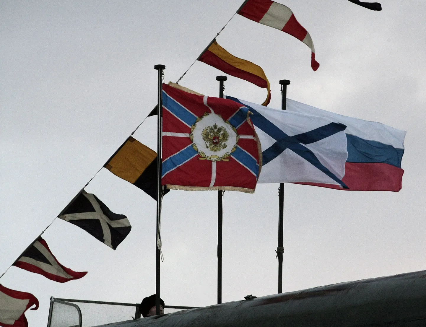 Vene riigi- ja laevastiku lipud.