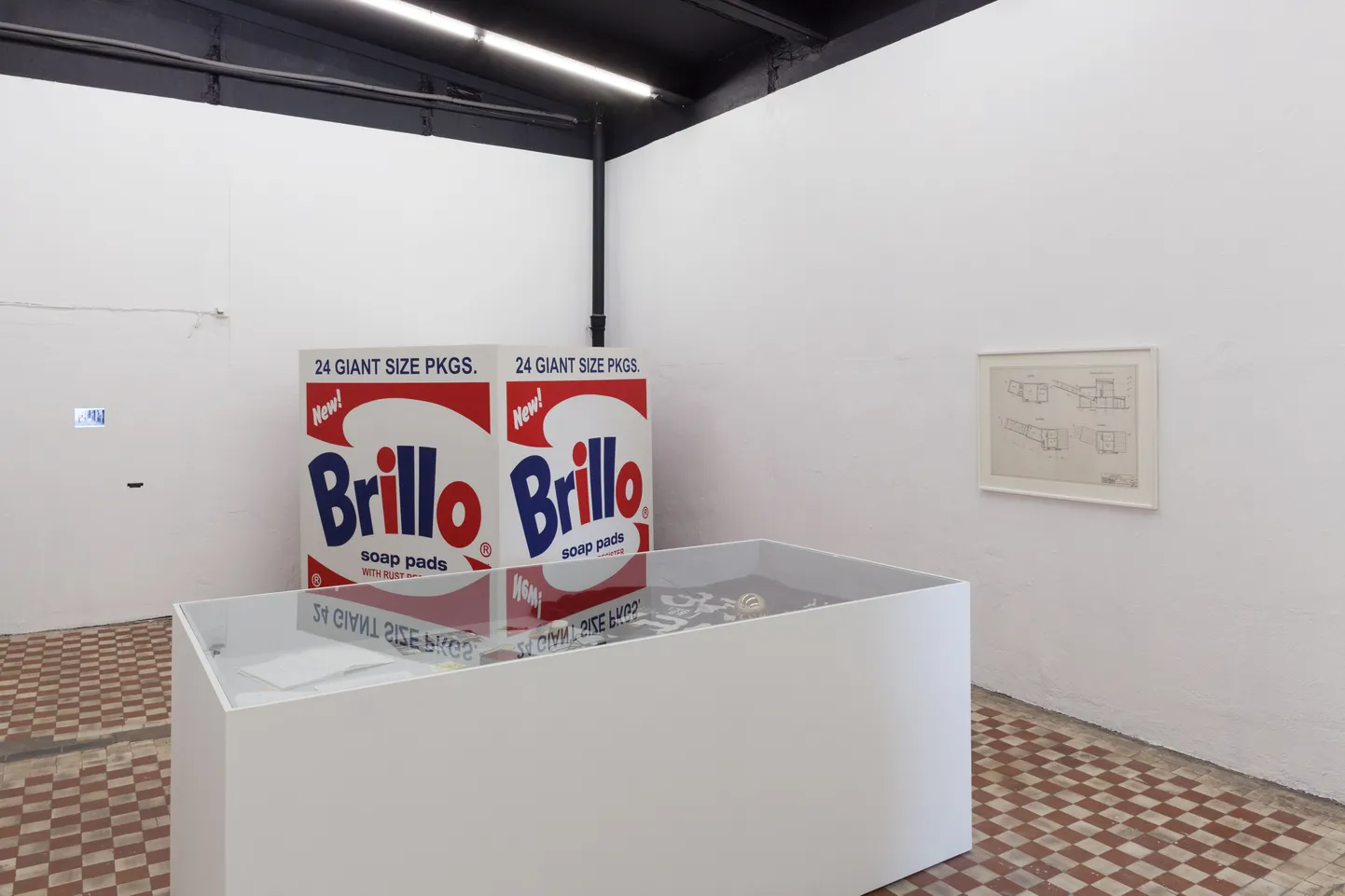 Püsiekspositsioon, taamal Johnson & Johnson, “Somewhere in Europe”, 2006