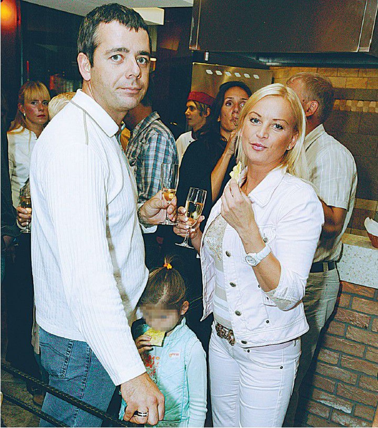 Seltskonnaajakirjandusest tuttav särav paar – ärimees Aleksei Morozov ja tema abikaasa Tairi, kes töötab ajakirja Playboy stilistina.