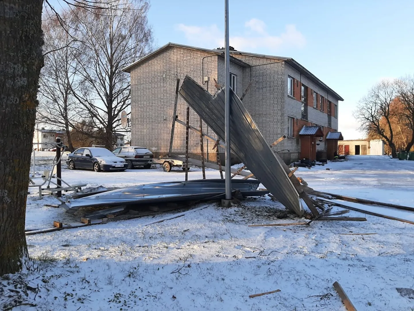 Laimjalas jäi kortermaja katuseta