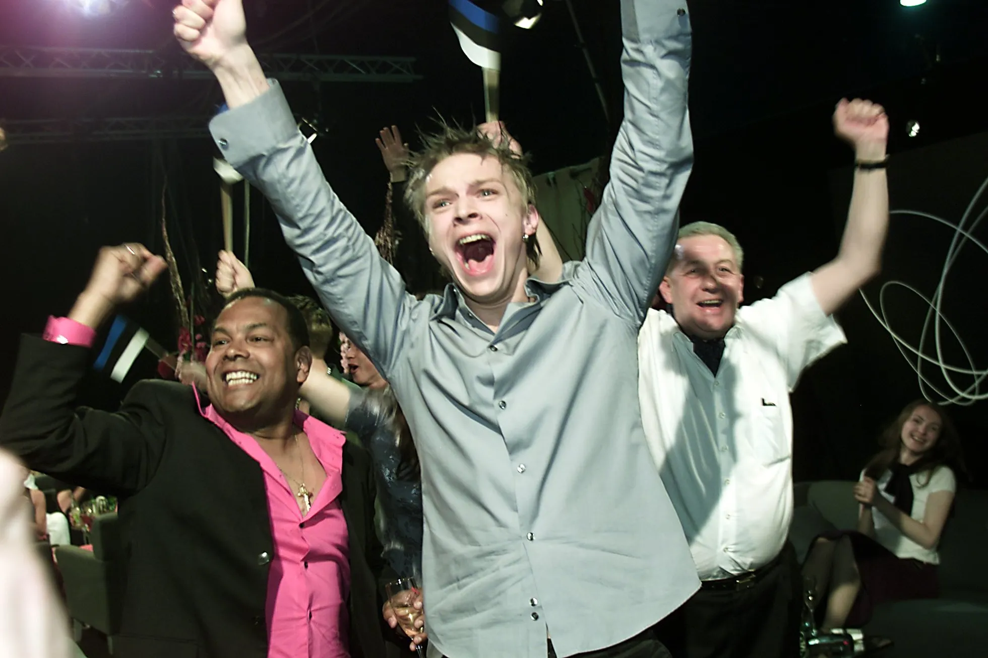 Tanel Padar koos Dave Bentoniga 2001. aastal Eurovisiooni lauluvõistlust võitmas.