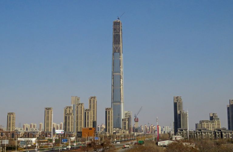 Puspabeigtais tornis Tiaņdzjiņā
