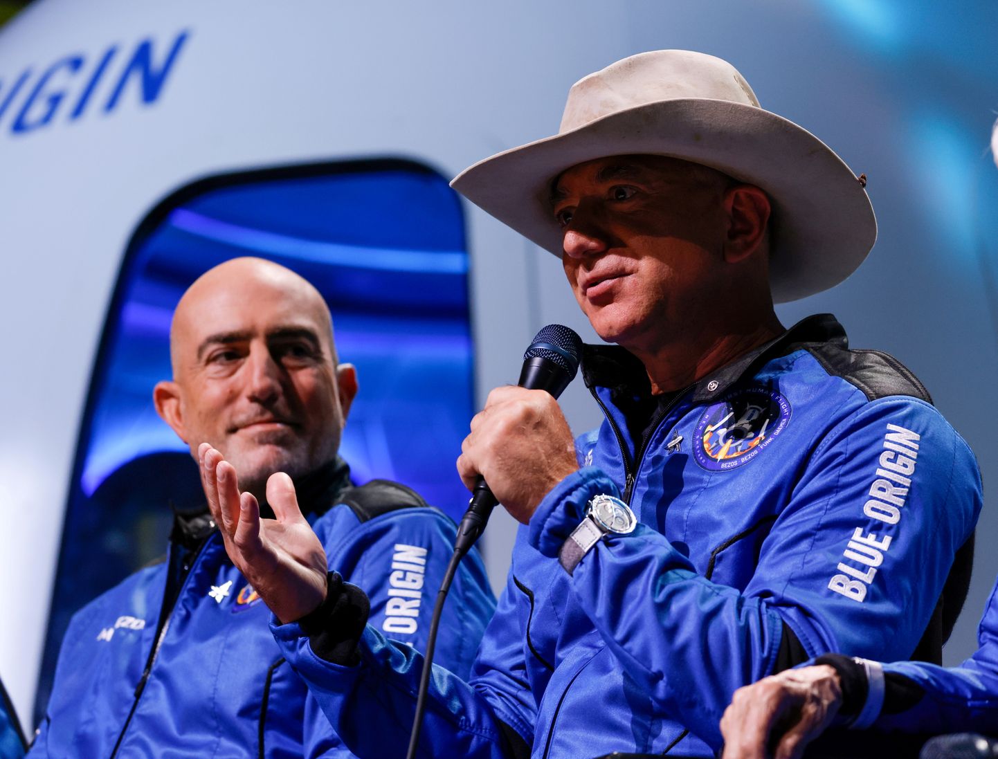 Ameerika miljardär Jeff Bezos Blue Origini kosmoselennu pressikonverentsil.