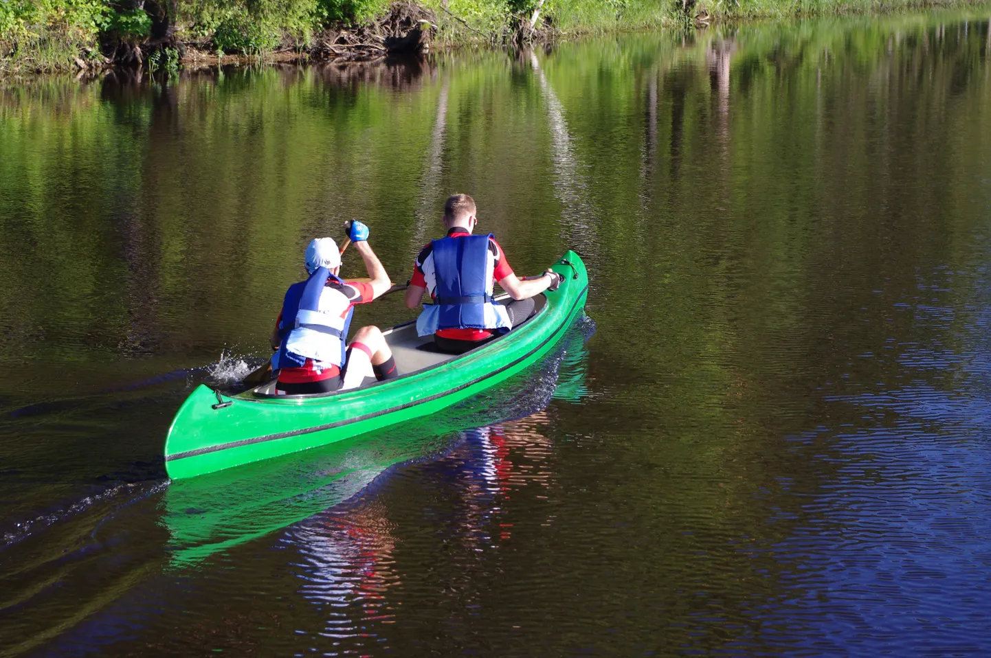 Kanuutajad Õhne jõel.