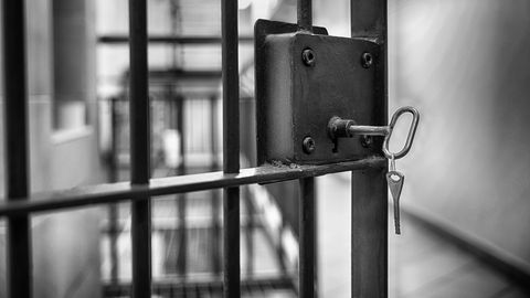 Ruska državljana obsojena na višje zaporne kazni zaradi ugrabitve in umora v Saulkrastih