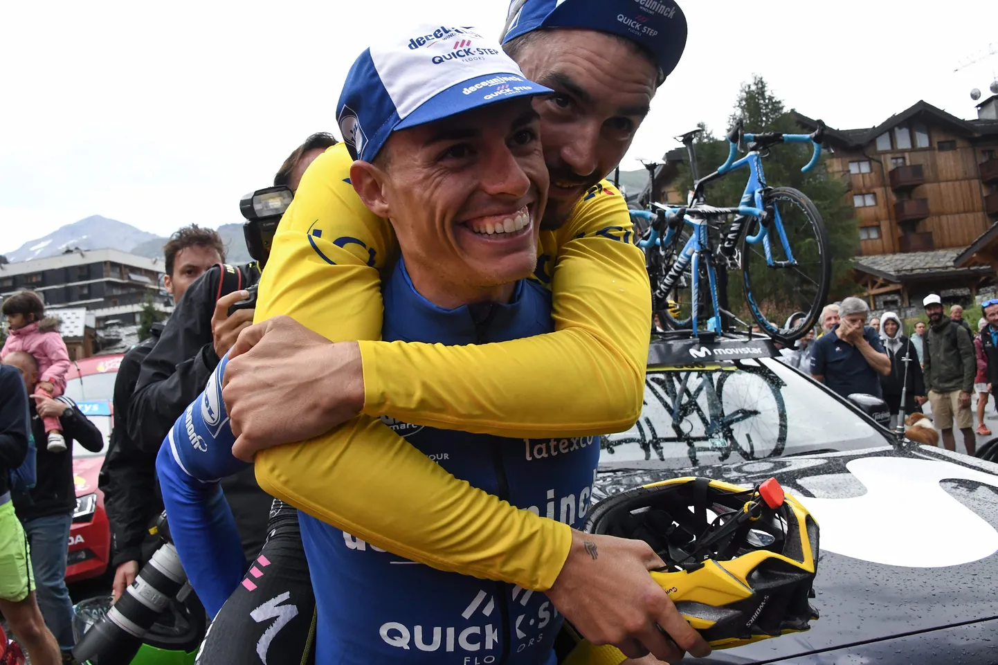 Enric Mas, kellel on seljas Julian Alaphilippe.