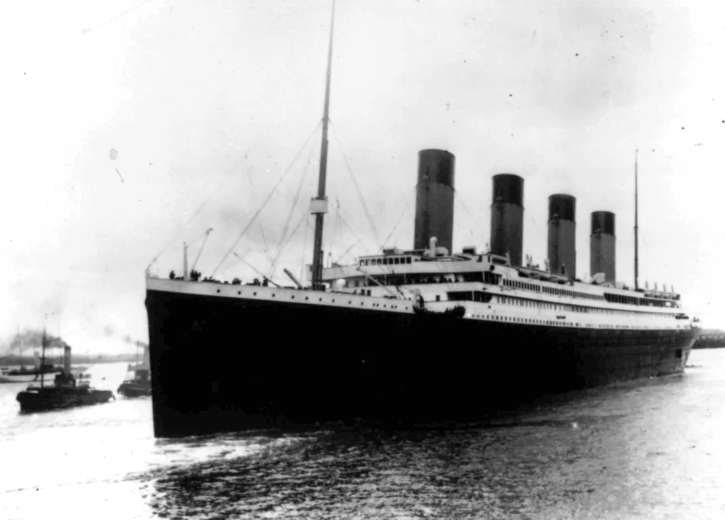 Titanic alustamas oma viimaseks jäänud reisi 10. aprillil 1912.