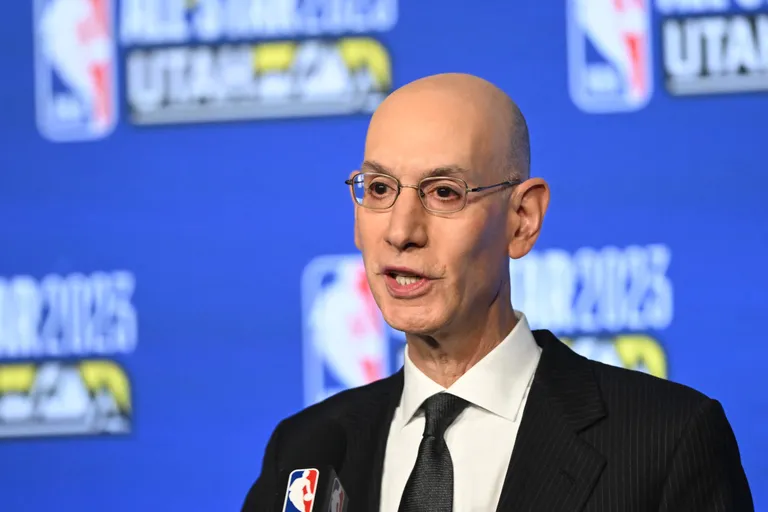 NBA poolelt vedas läbirääkimis liiga komissaar Adam Silver.