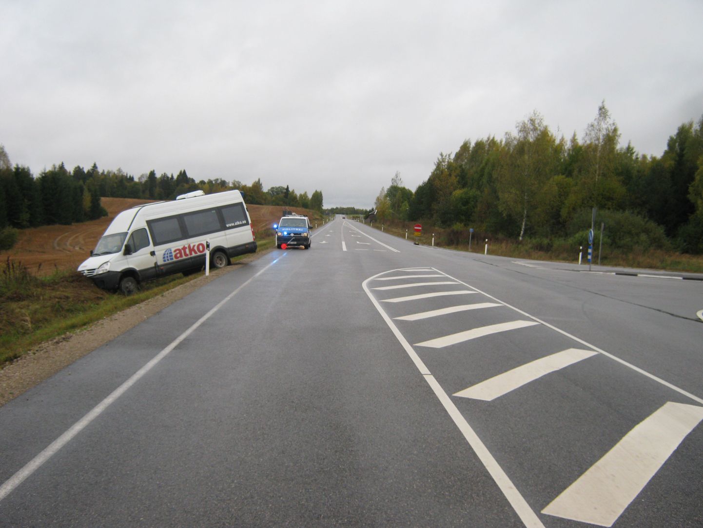 Bussiõnnetus juhtus Võru-Valga maantee ja Lüllemäele viiva tee ristmikul.