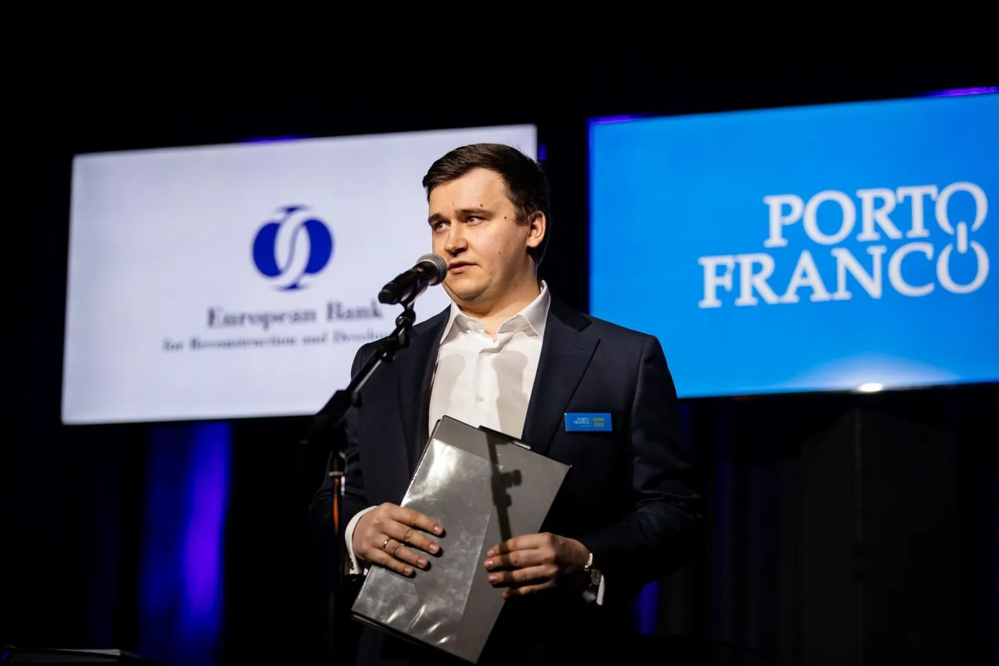 Porto Franco juhatuse esimees Rauno Teder reedel Porto Franco, Euroopa rekonstruktsiooni- ja arengupanga ning Luminori pangaga laenulepingu allkirjastamisel.