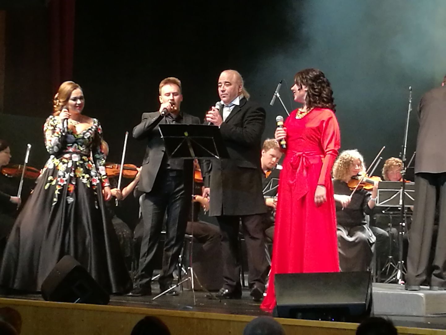 Программа Осенней столицы 2019 в Нарве открылась c совместного выступления солистов Большого и Мариинского театров.