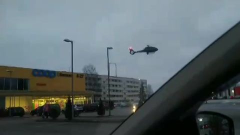 Видео читателя: бизнесмен Олег Гросс прилетел на вертолете в Пыльва, чтобы посмотреть на свой новый магазин
