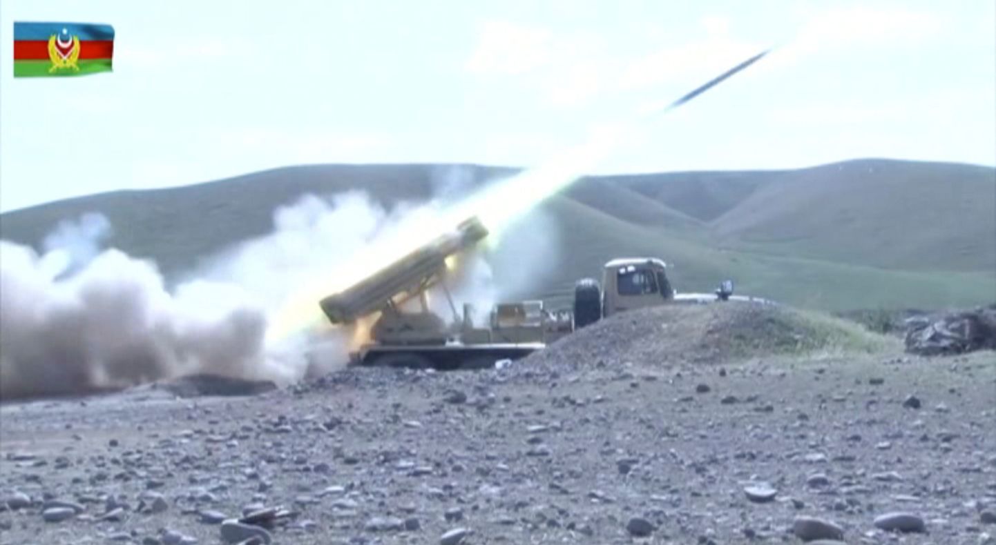 Aserbaidžaani armee reaktiivmiinipilduja lahingutegevuses.