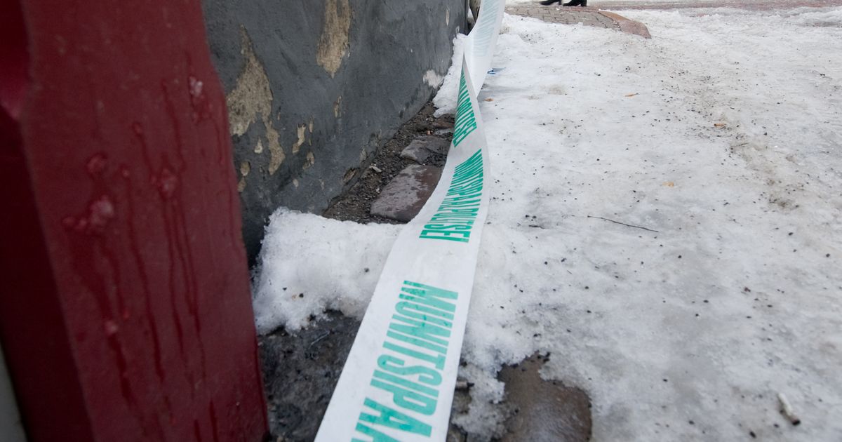 Põhja-Tallinnas vigastas katuselt kukkunud jää inimest