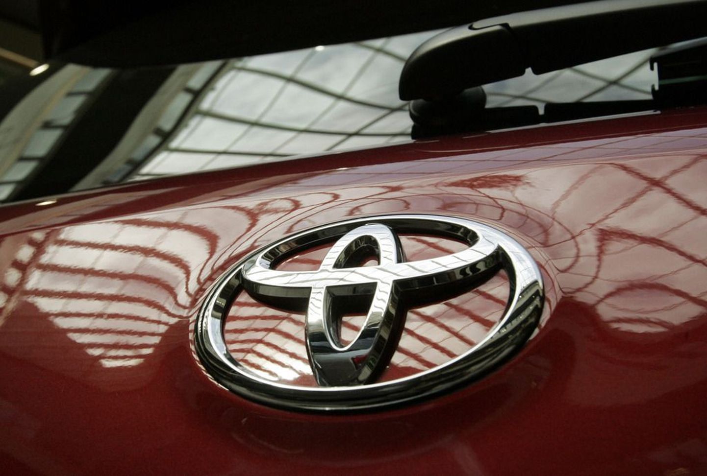 Toyota logo. Foto on illustreeriv.