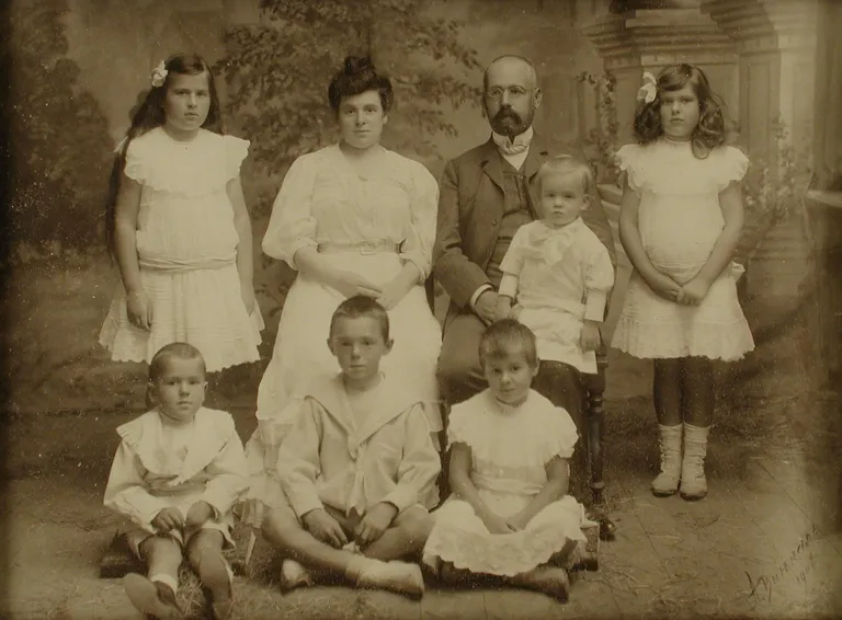 Яан Поска с семьей. 1906 год.