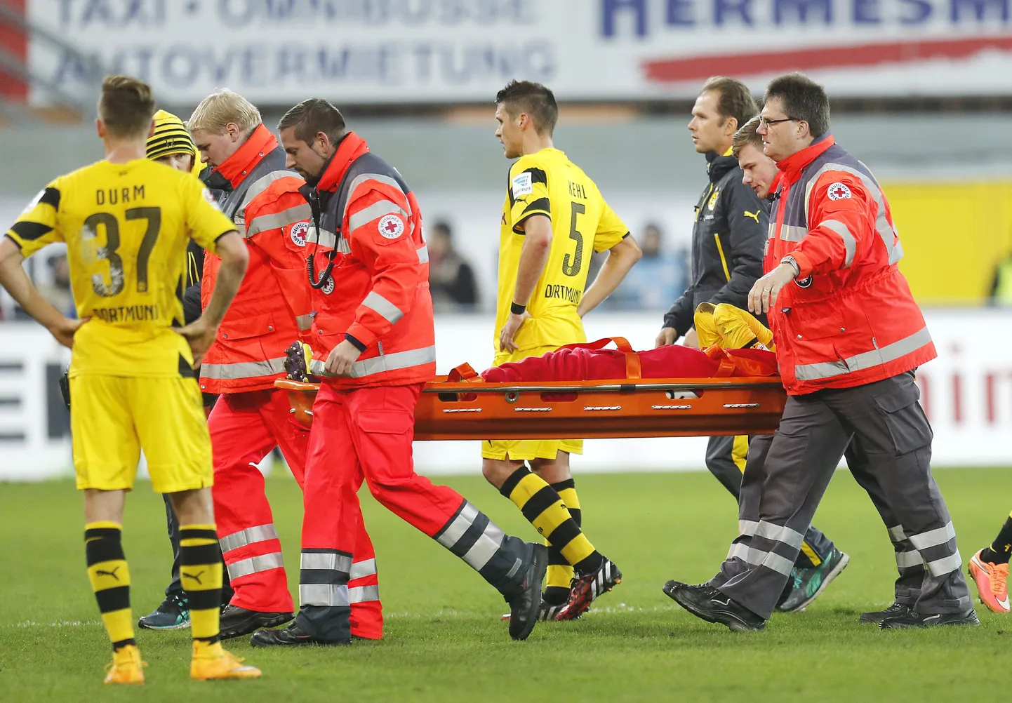 Marco Reus (kanderaamil) sai taas vigastada.
