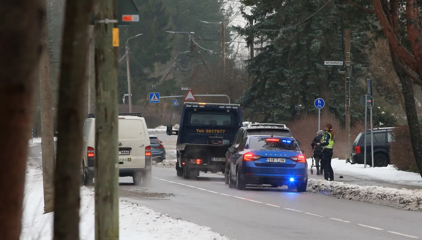 Narkokahtlusega juhi auto teisaldati politsei parklasse.
