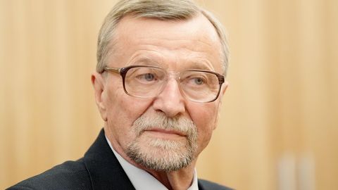 Dinevičam apstiprina Saeimas deputāta mandātu