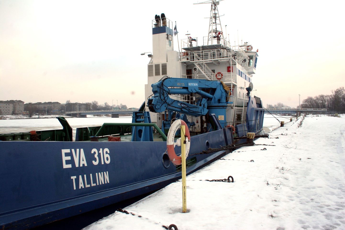 Mitmeotstarbeline laev Eva-316 hakkab varsti Pärnu lahel jääd murdma.