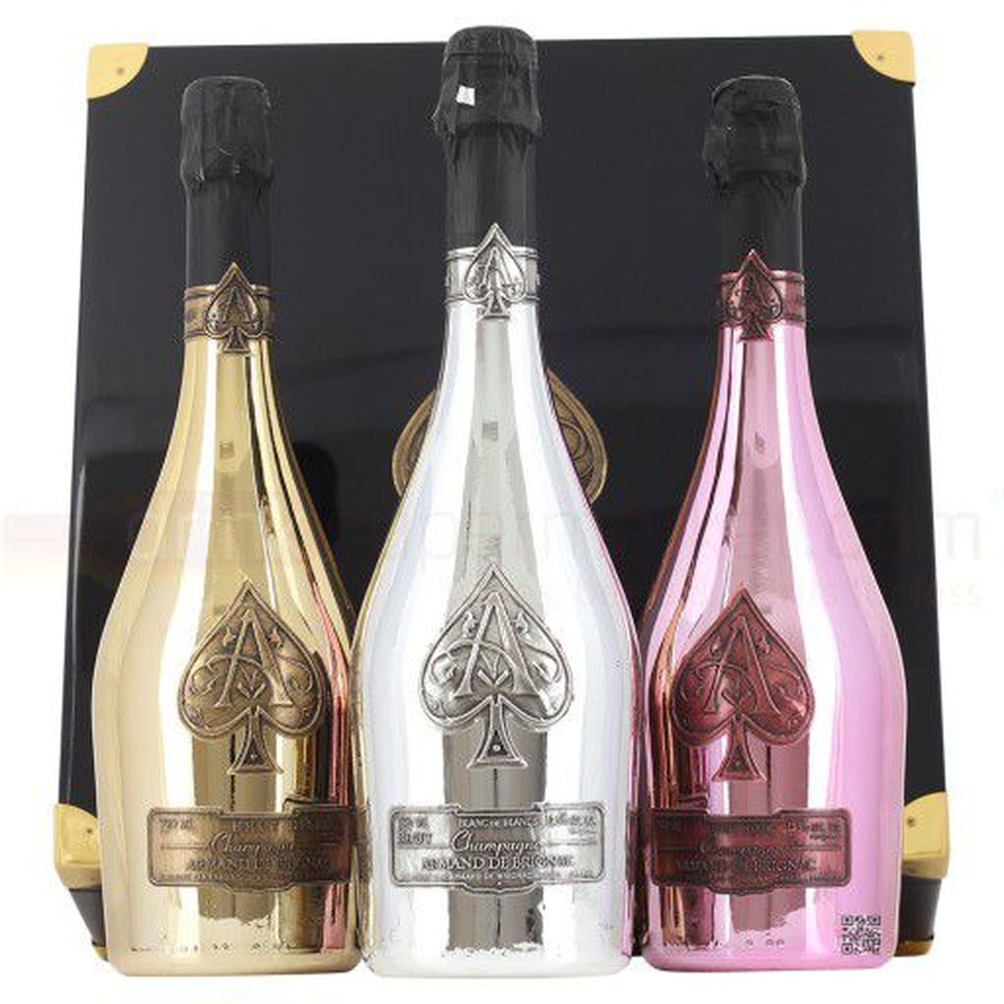 Nelly lavataguseid nõudmisi kroonivad 500 eurosed vintaaž-šampanjad
