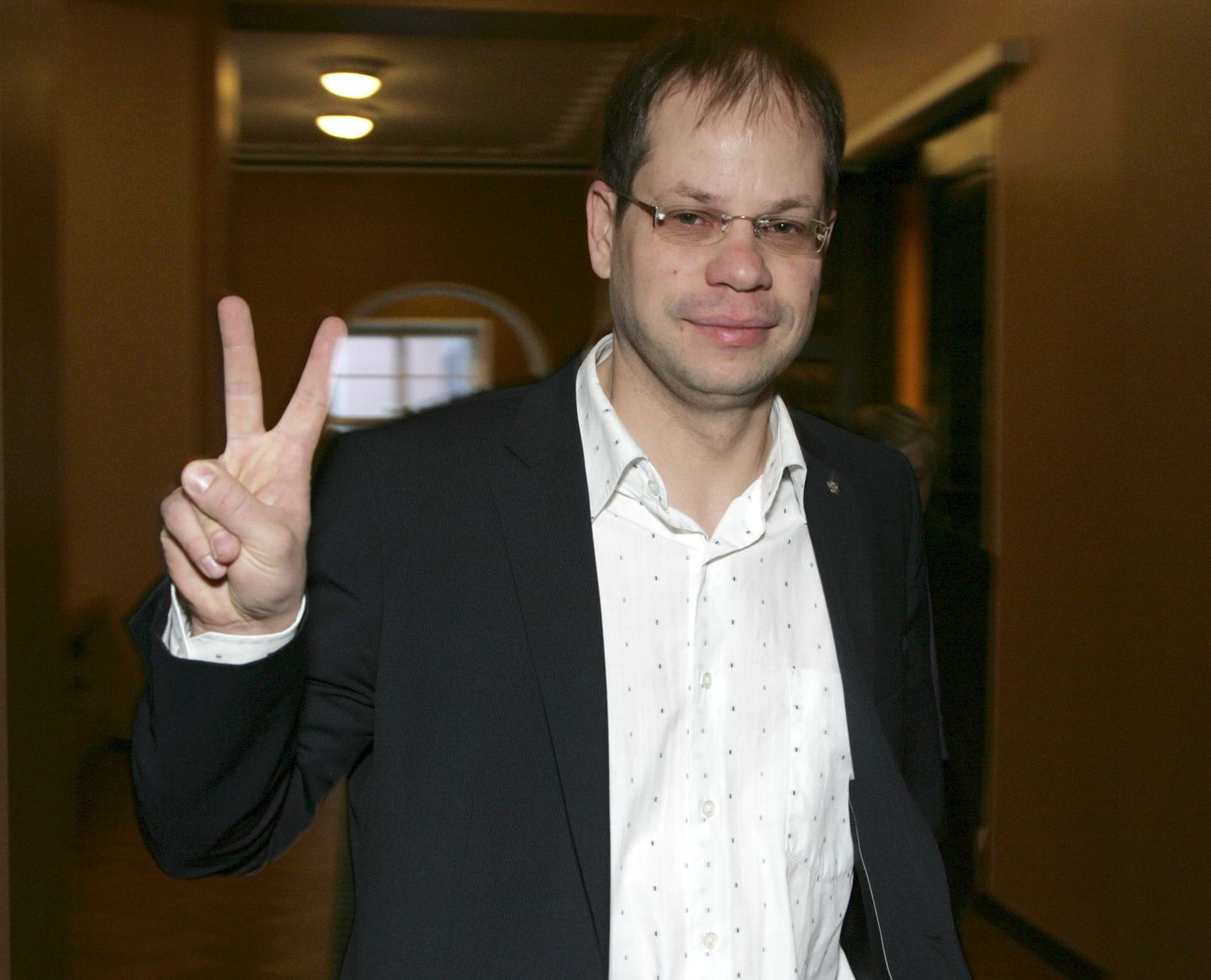 Riigikogu liige Lauri Laasi 2011. aasta riigieelarve arutamise ööistungil.