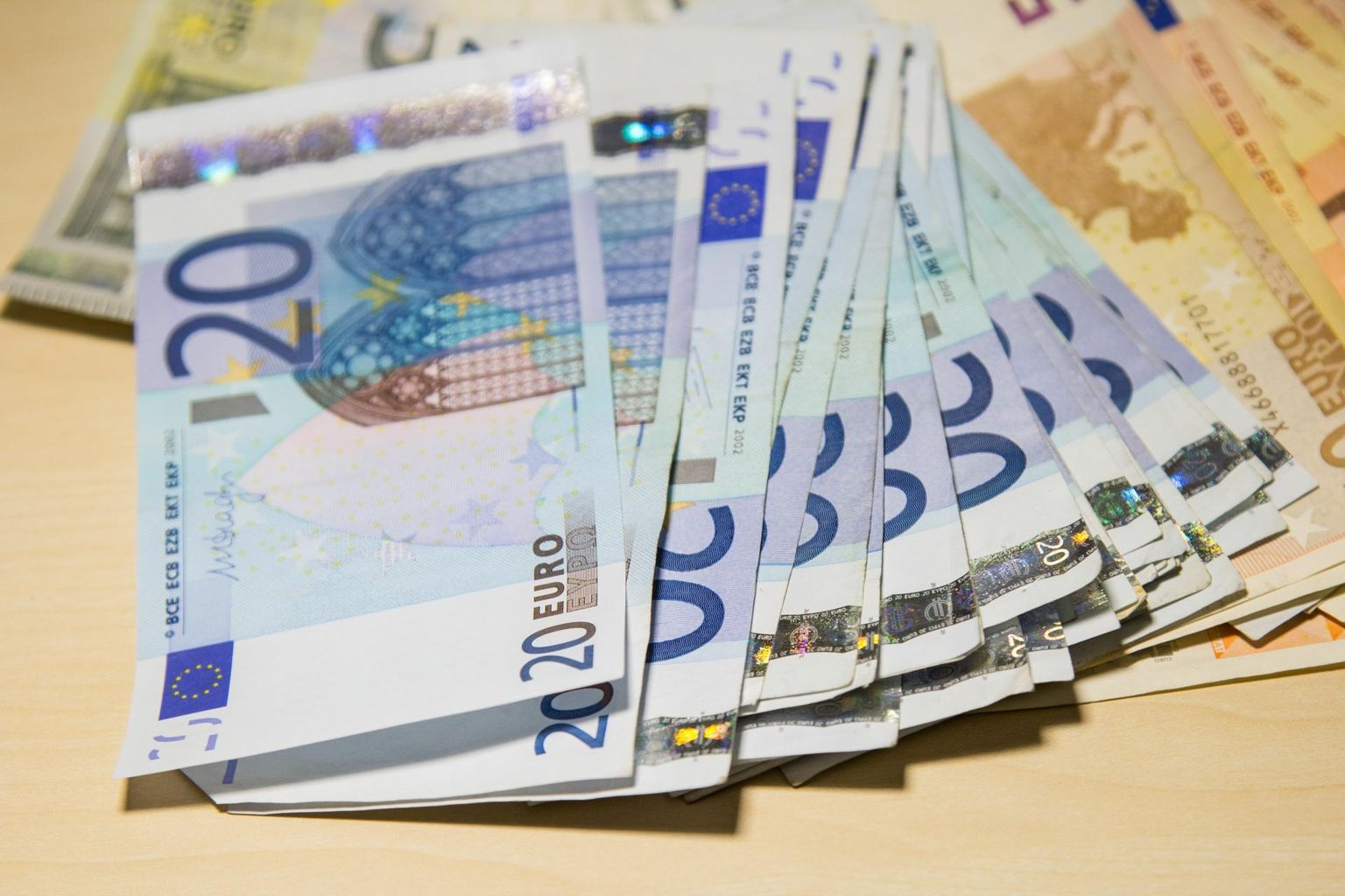 Kuni 1200 eurot teenivale inimesele jääb aastas kätte 370 eurot rohkem.